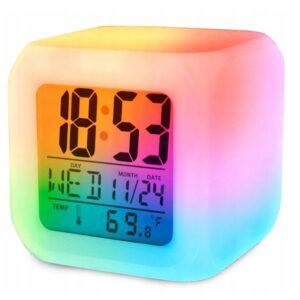 Ceas desteptator cu lumini, 7 culori, forma de cub